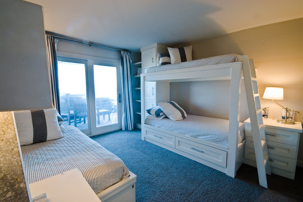 Ejemplo de habitación de invitados marinera de tamaño medio con moqueta y paredes grises
