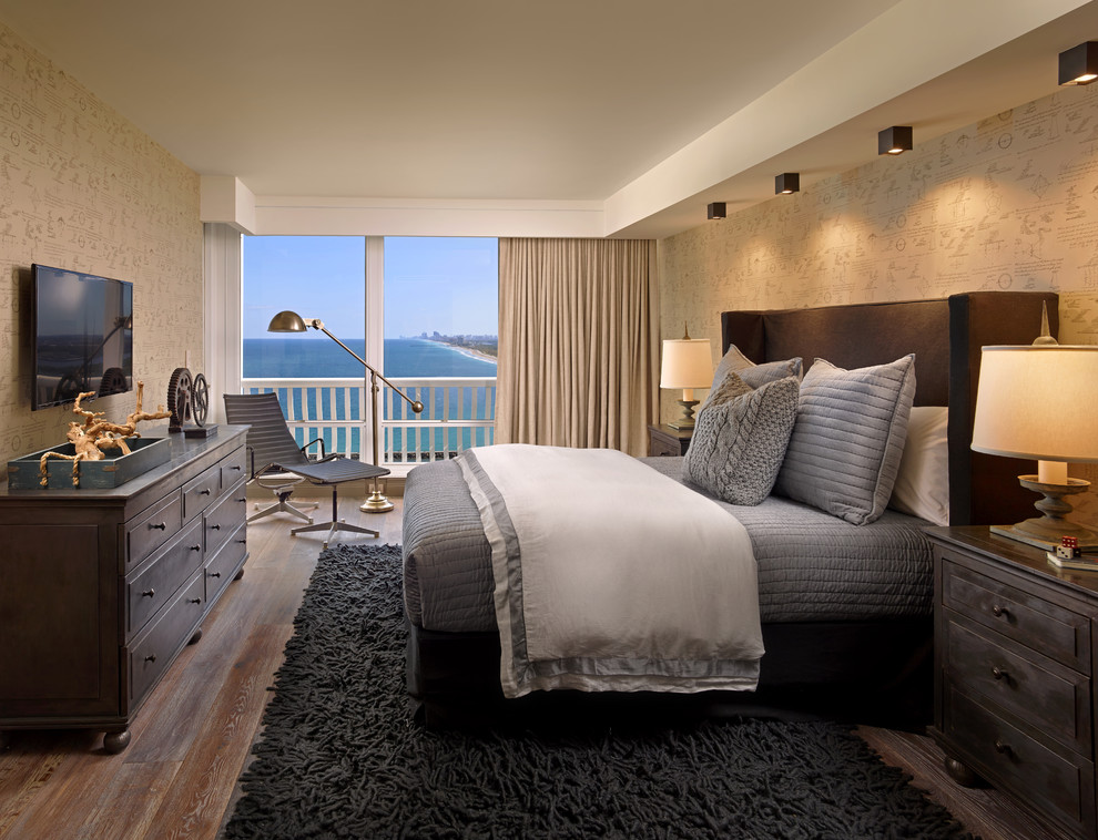 Bedroom - transitional bedroom idea in Miami