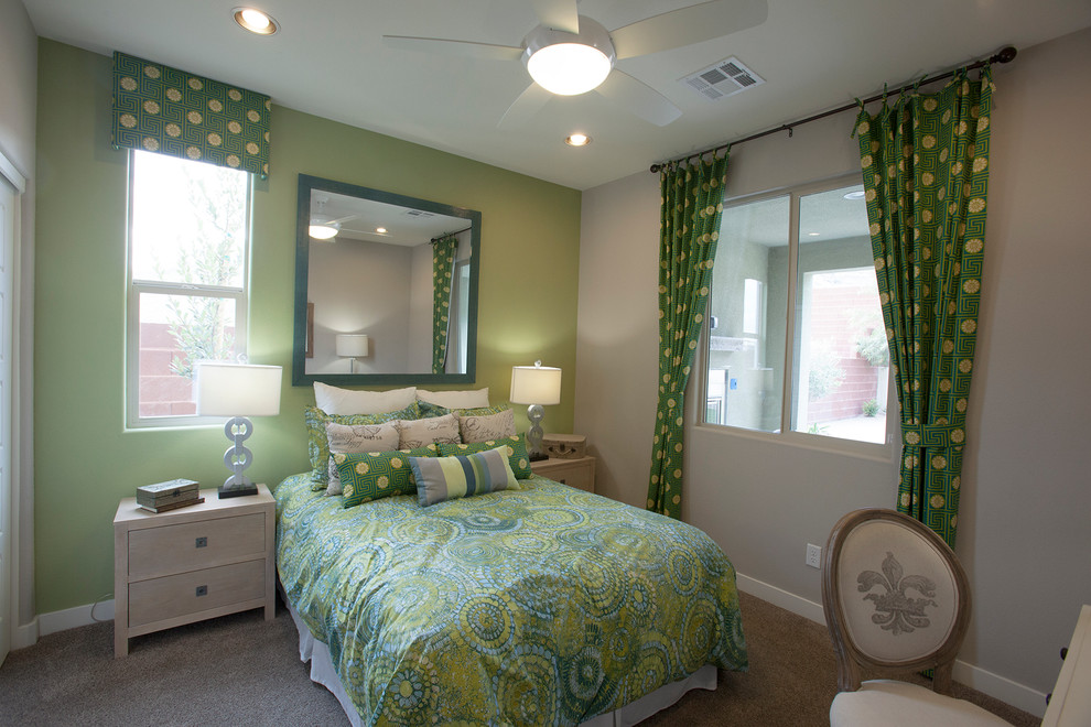 Design ideas for a small eclectic guest bedroom in Las Vegas with beige walls and carpet.