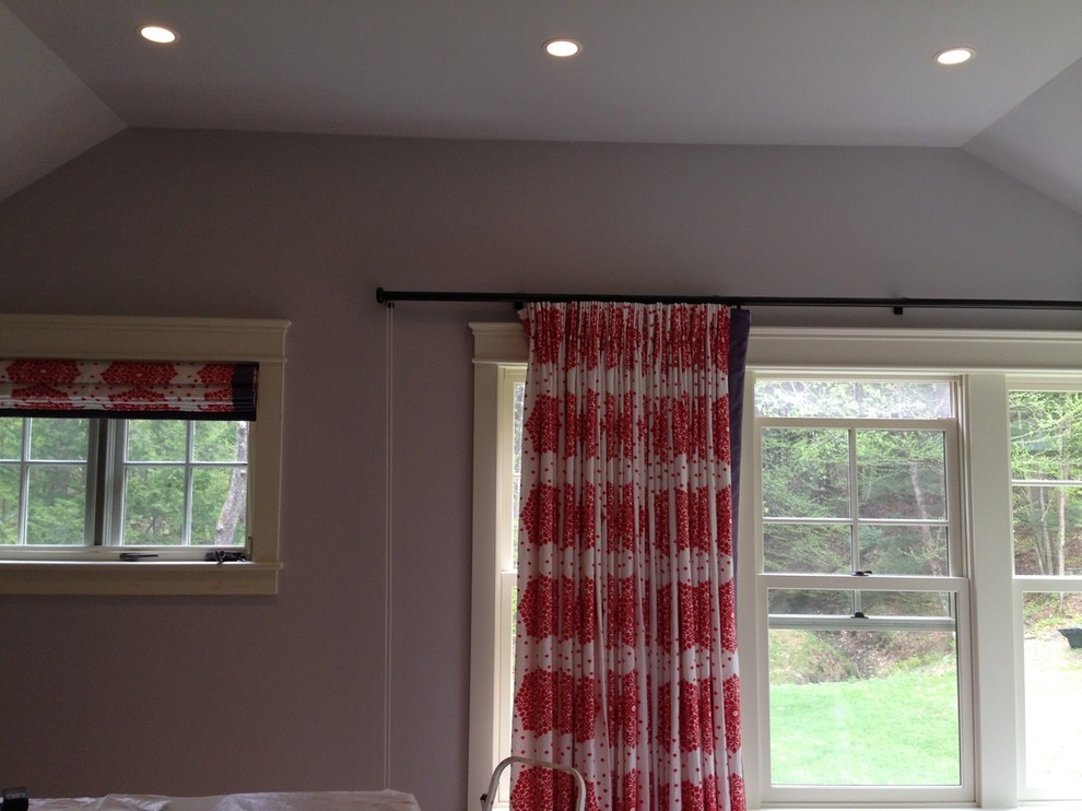 Stilmix Schlafzimmer ohne Kamin mit lila Wandfarbe in Burlington