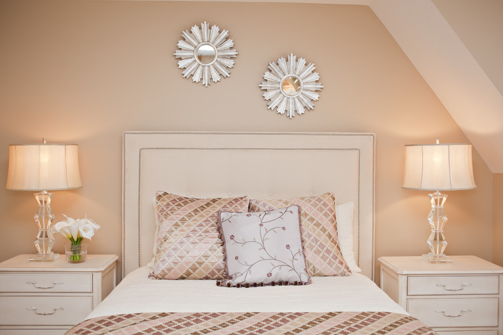 Example of a minimalist bedroom design in Chicago with beige walls