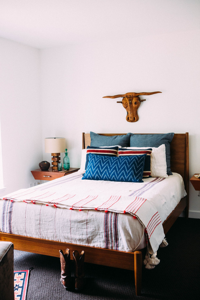 Stilmix Schlafzimmer mit weißer Wandfarbe in San Francisco