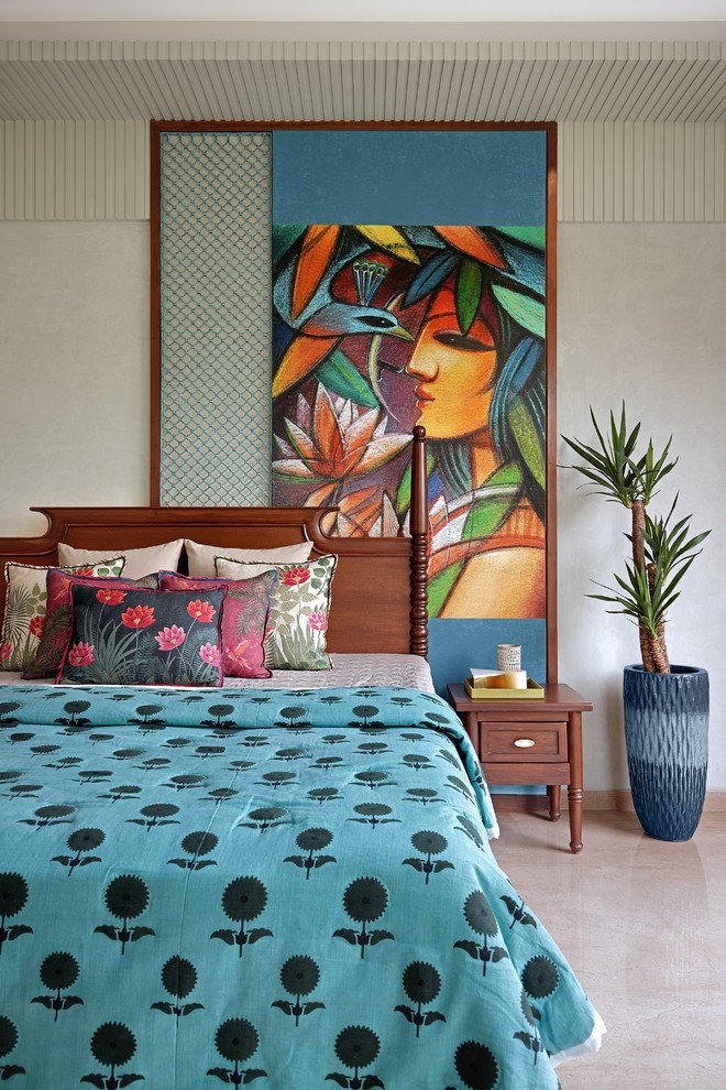 Imagen de habitación de invitados tropical con paredes grises y suelo beige