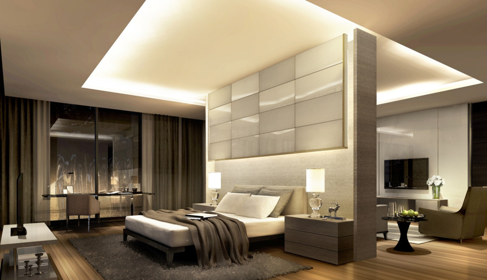 Ejemplo de dormitorio principal y abovedado contemporáneo grande sin chimenea con paredes beige y suelo de madera en tonos medios