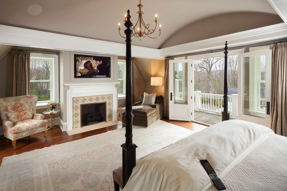 На фото: хозяйская спальня среднего размера в классическом стиле с бежевыми стенами, паркетным полом среднего тона, стандартным камином и фасадом камина из плитки с