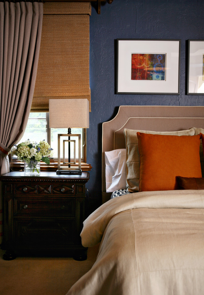 Идея дизайна: спальня в современном стиле с синими стенами