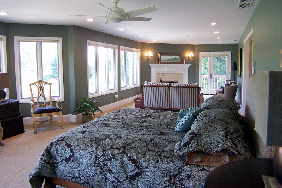 This is an example of a contemporary bedroom in Chicago.