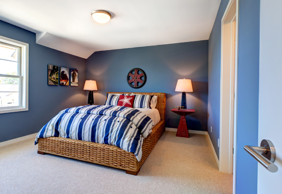 Idée de décoration pour une chambre design avec un mur bleu.