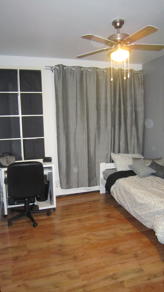 Minimalist bedroom photo in Montreal