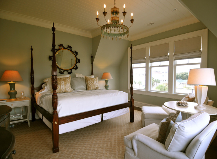 Свежая идея для дизайна: гостевая спальня среднего размера, (комната для гостей) в морском стиле с зелеными стенами и ковровым покрытием - отличное фото интерьера