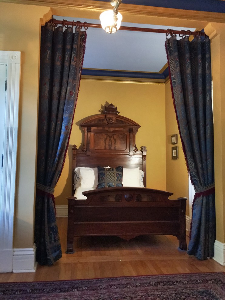 Inspiration for a medium sized victorian bedroom in Chicago.