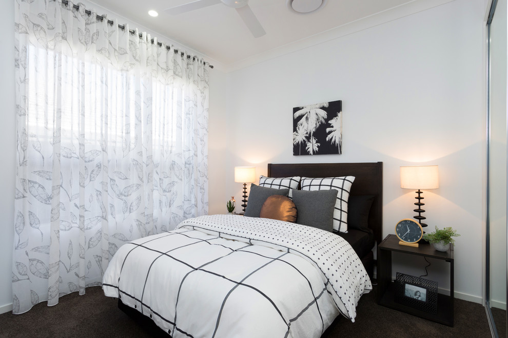 ブリスベンにあるモダンスタイルのおしゃれな客用寝室 (白い壁、カーペット敷き、黒い床) のレイアウト