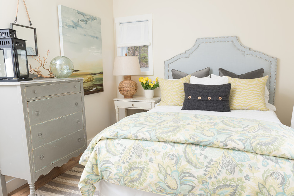 Inspiration for a coastal bedroom remodel in Ottawa