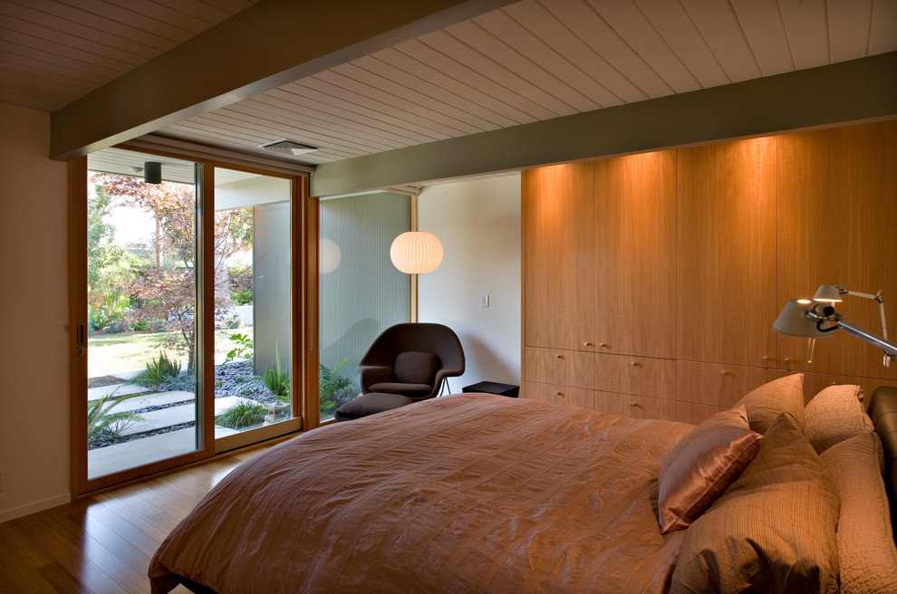Inspiration for a mid-century modern bedroom remodel in San Francisco