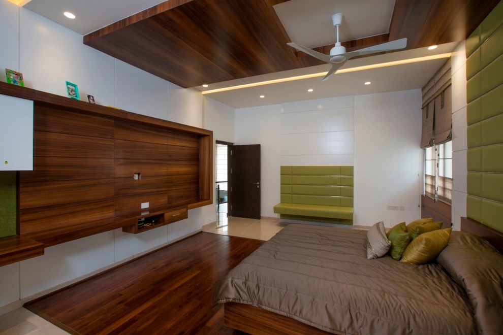 Design ideas for a contemporary bedroom in Bengaluru.