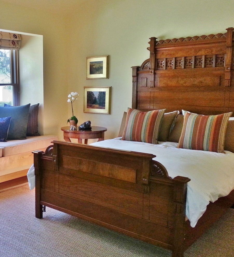 This is an example of a traditional bedroom in San Francisco.