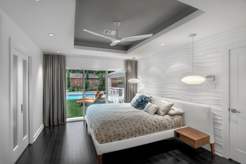 Идея дизайна: гостевая спальня среднего размера, (комната для гостей) в стиле ретро с белыми стенами, темным паркетным полом и коричневым полом без камина