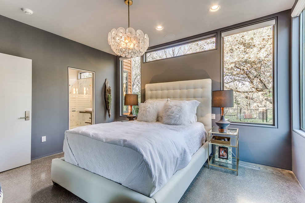 На фото: хозяйская спальня среднего размера в стиле ретро с серыми стенами и бетонным полом