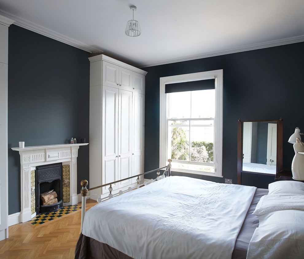 ダブリンにあるトラディショナルスタイルのおしゃれな寝室のレイアウト