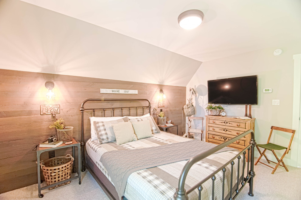 Immagine di una camera degli ospiti american style di medie dimensioni con pareti grigie, moquette e pavimento beige