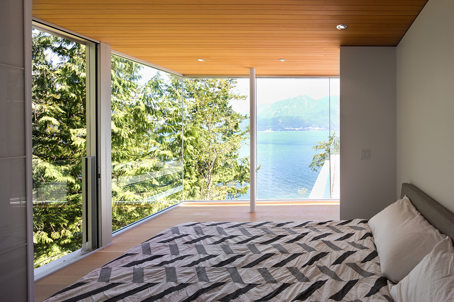 Design ideas for a modern bedroom in Vancouver.
