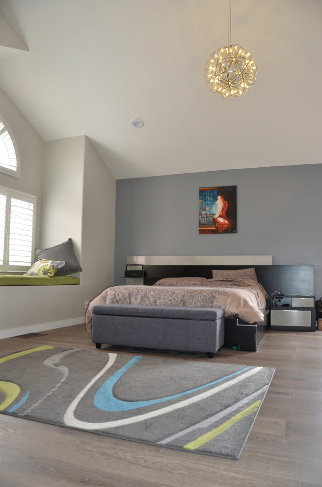 Inspiration for a mid-sized contemporary master medium tone wood floor and beige floor bedroom remodel in San Francisco with gray walls