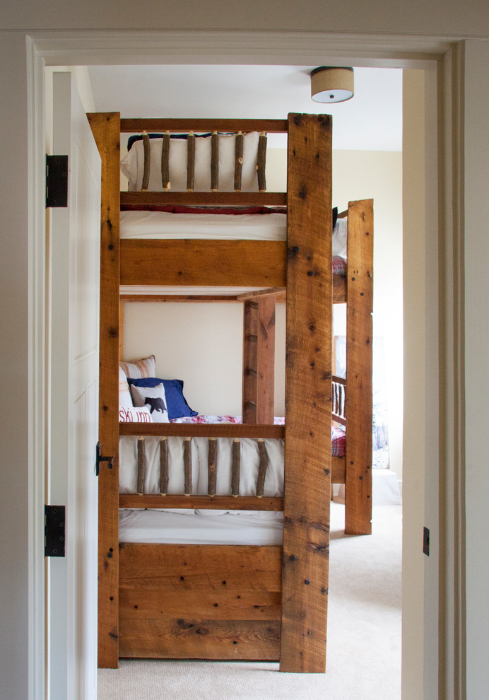Bedroom - mid-sized rustic guest bedroom idea in Burlington