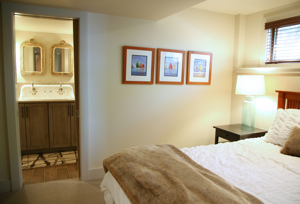 Photo of an industrial guest bedroom in Milwaukee with beige walls and carpet.