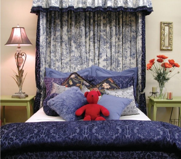 Стильный дизайн: спальня среднего размера в классическом стиле - последний тренд