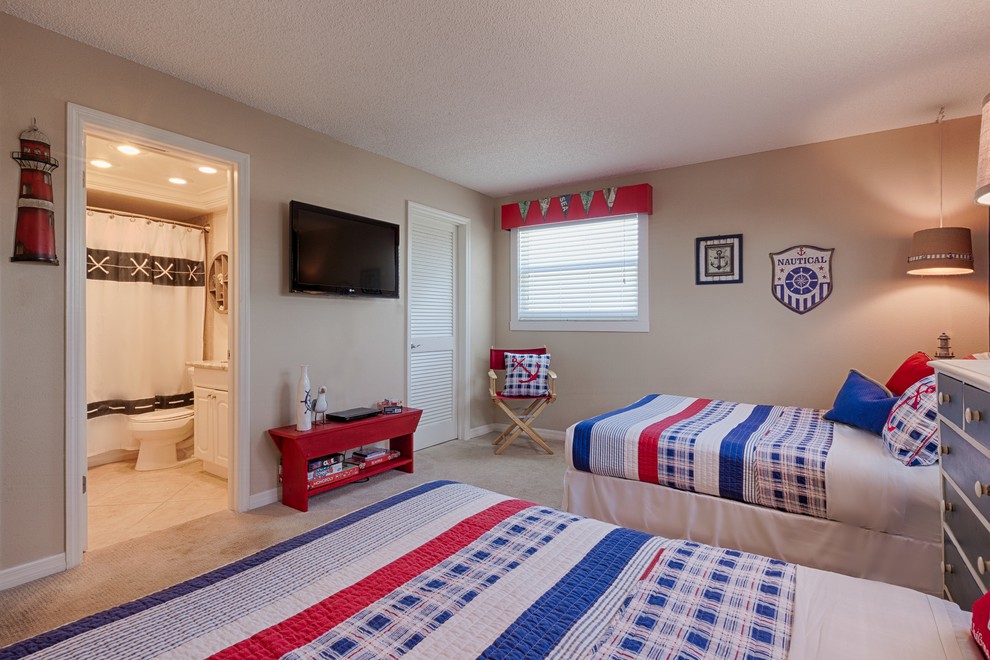 Idee per una camera degli ospiti costiera di medie dimensioni con pareti blu e moquette