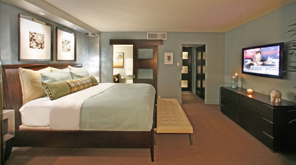 Photo of a contemporary bedroom in Las Vegas.