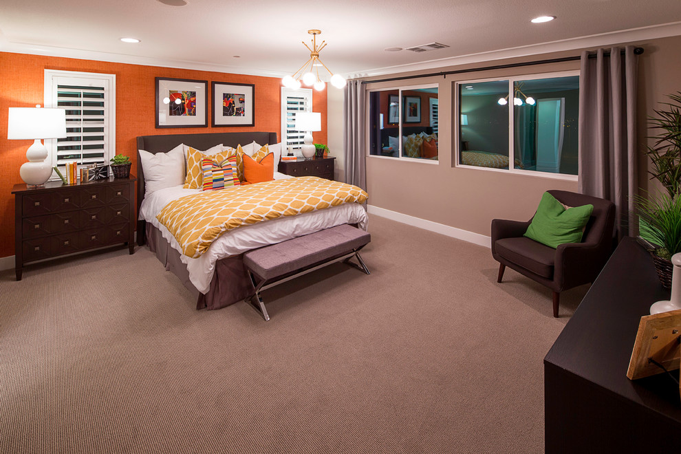 Diseño de dormitorio principal actual grande sin chimenea con paredes multicolor, moqueta y suelo gris