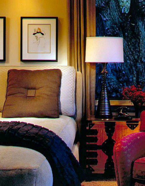 Mittelgroßes Modernes Hauptschlafzimmer mit beiger Wandfarbe und Teppichboden in Chicago