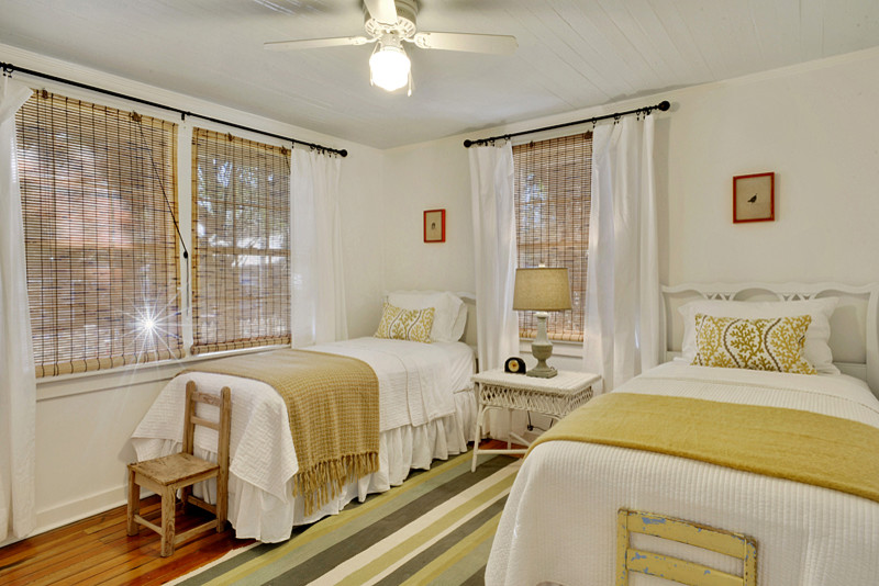 ニューオリンズにあるビーチスタイルのおしゃれな寝室
