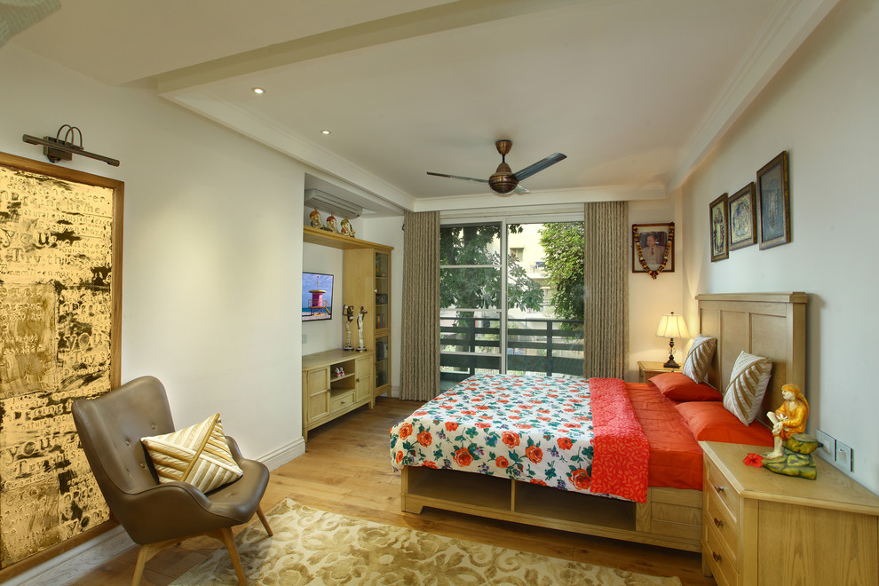 Bedroom - contemporary bedroom idea in Delhi