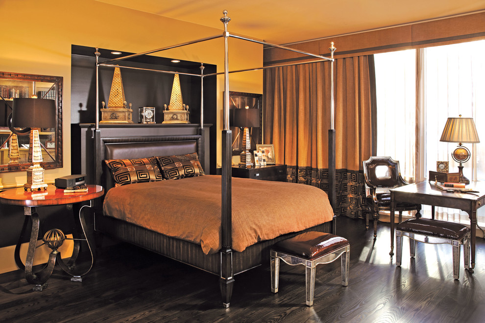 Свежая идея для дизайна: хозяйская спальня среднего размера в современном стиле с оранжевыми стенами, темным паркетным полом и кроватью в нише без камина - отличное фото интерьера