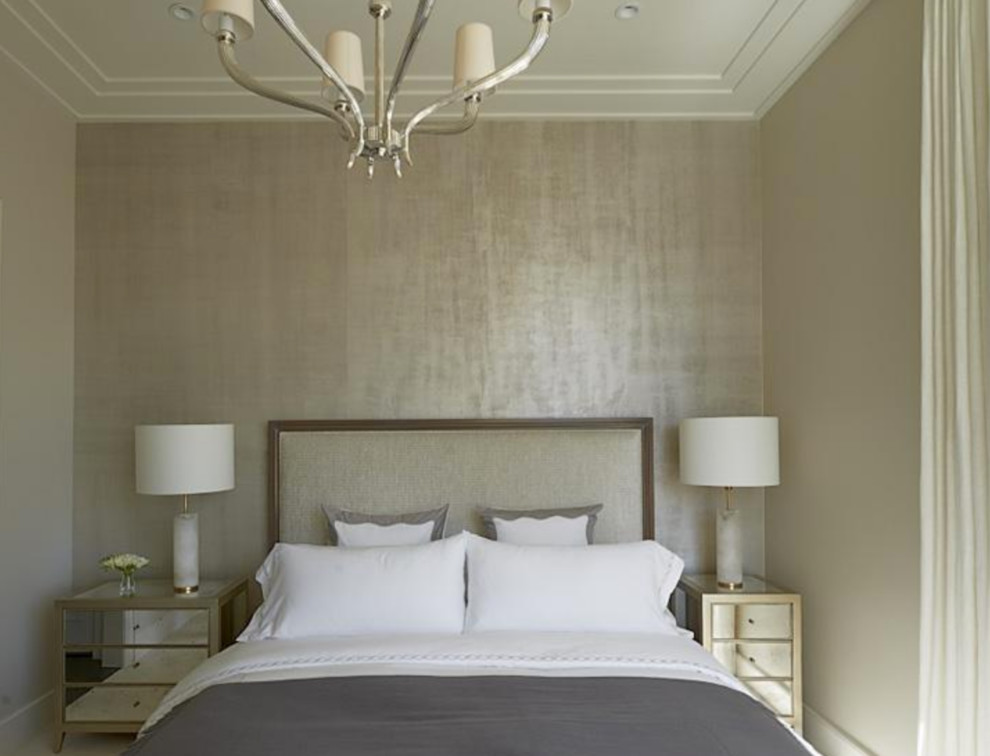 Ejemplo de habitación de invitados clásica renovada de tamaño medio sin chimenea con paredes grises