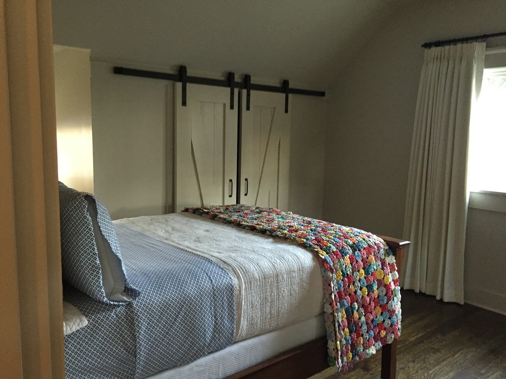 This is an example of a rural bedroom in San Diego.