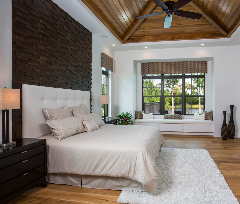 This is an example of a traditional bedroom in Tampa.