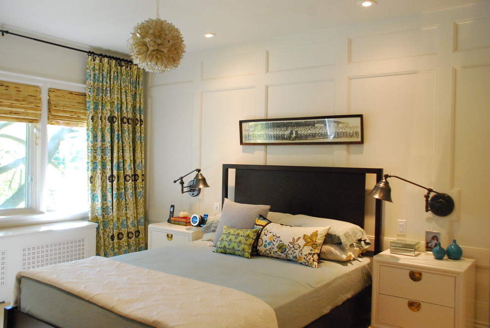 Modernes Hauptschlafzimmer ohne Kamin mit weißer Wandfarbe in Toronto