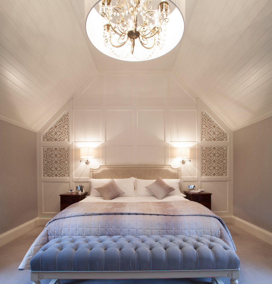 Bedroom - traditional bedroom idea in London