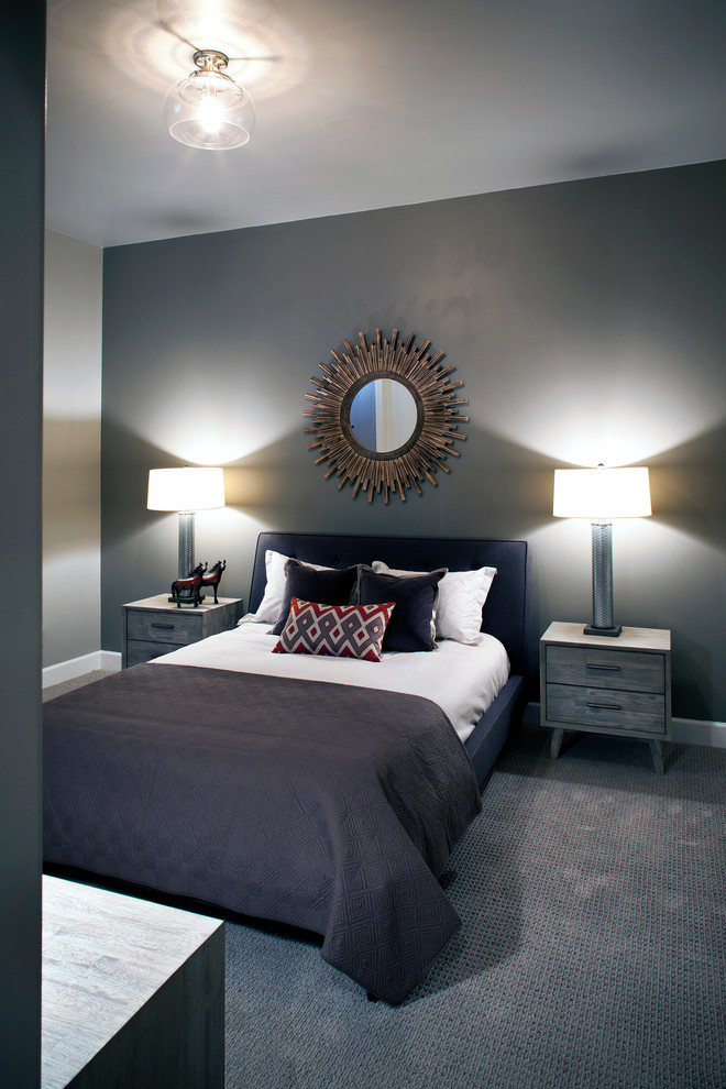 Inspiration för stora klassiska sovrum, med grå väggar och heltäckningsmatta