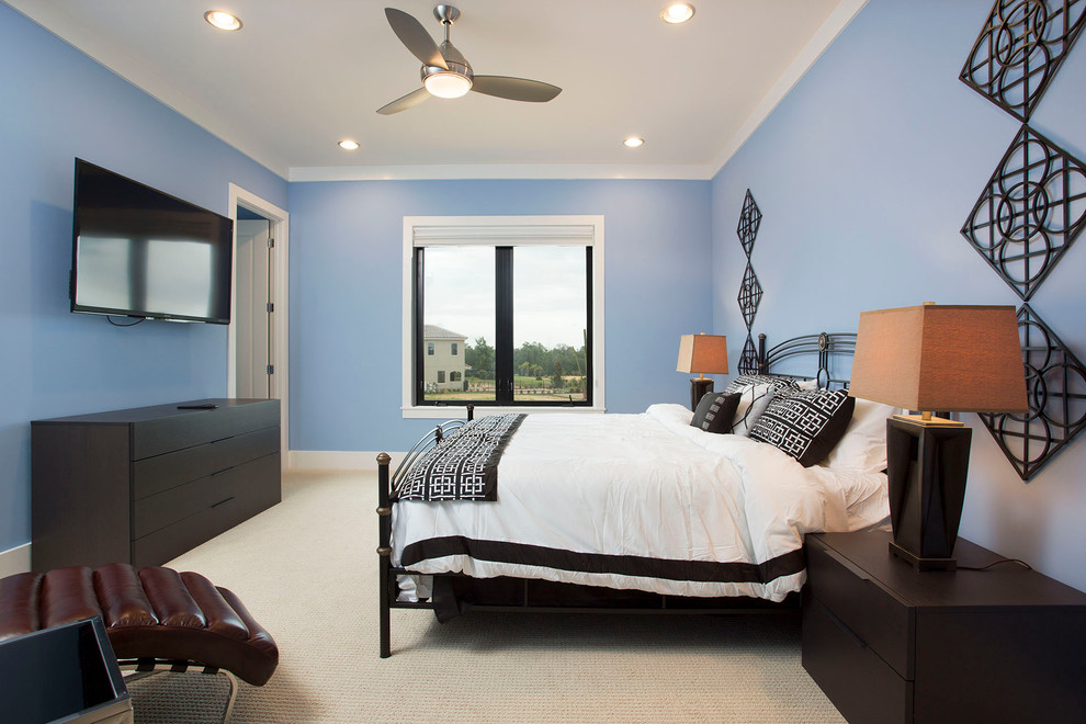 This is an example of a contemporary bedroom in Orlando.