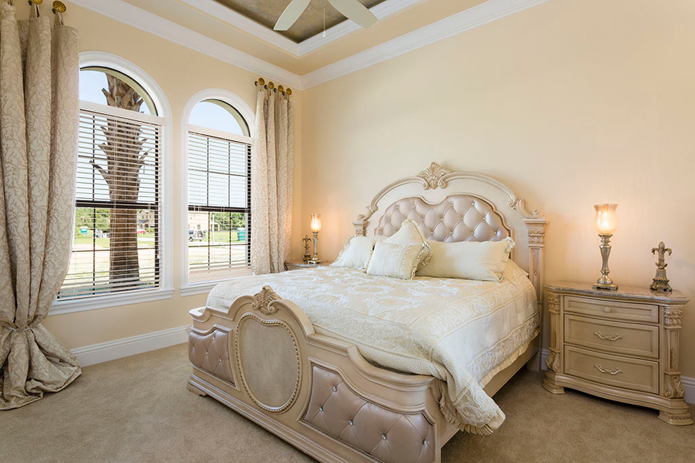 Classic bedroom in Orlando.