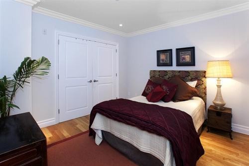 Bedroom - traditional bedroom idea in San Francisco