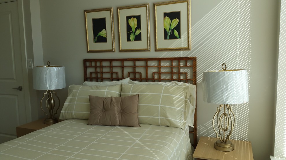 Diseño de habitación de invitados actual de tamaño medio sin chimenea con paredes beige y moqueta