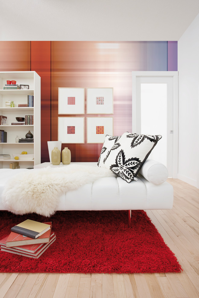 Foto de dormitorio moderno con paredes multicolor