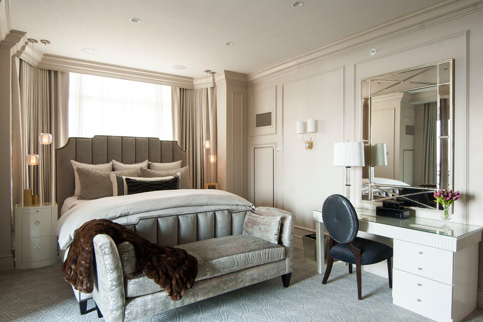 На фото: хозяйская спальня в стиле модернизм с ковровым покрытием, серым полом и панелями на части стены с