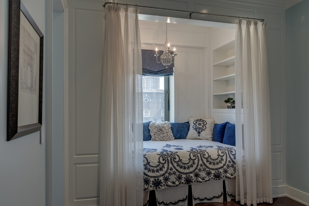 Источник вдохновения для домашнего уюта: маленькая спальня в классическом стиле с белыми стенами и тюлем без камина для на участке и в саду