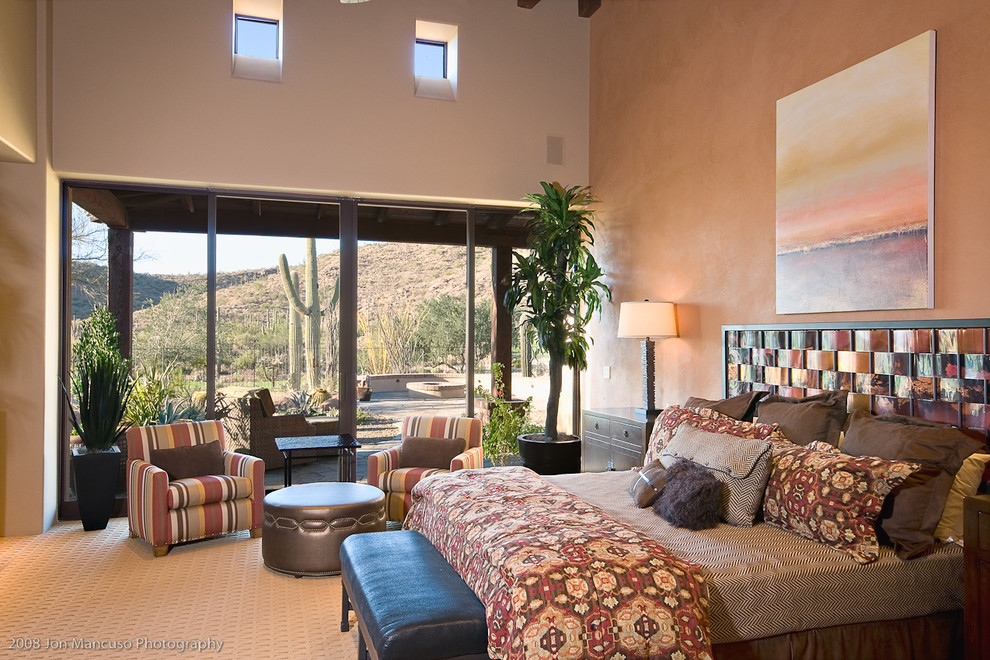 フェニックスにあるサンタフェスタイルのおしゃれな寝室のレイアウト